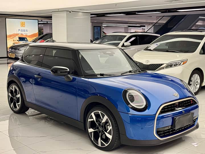 Mini Mini 2025 2025款 2.0T COOPER S 艺术家 三门版