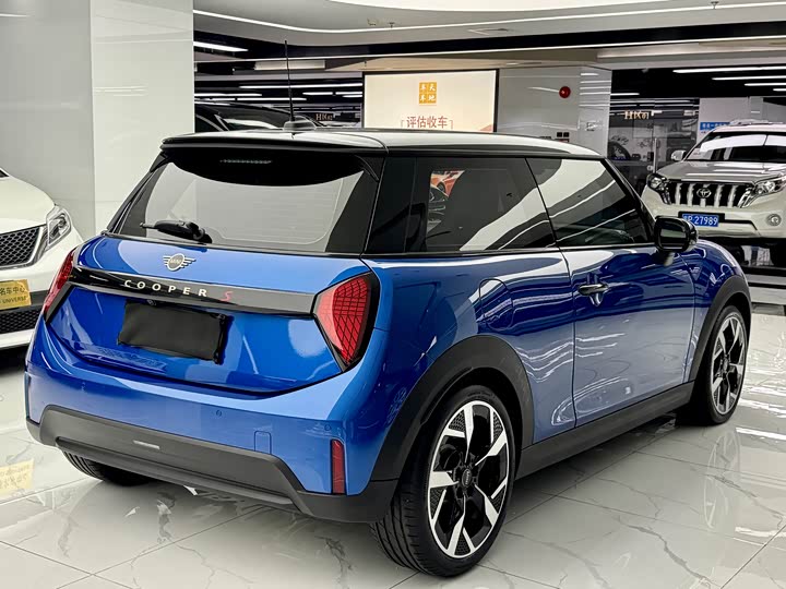 Mini Mini 2025 2025款 2.0T COOPER S 艺术家 三门版