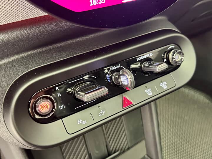 Mini Mini 2025 2025款 2.0T COOPER S 艺术家 三门版