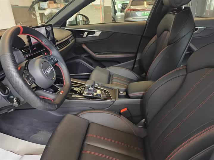Audi A4L 2025 2025款 200万辆悦享版 40 TFSI 豪华动感型 B&O 星夜版