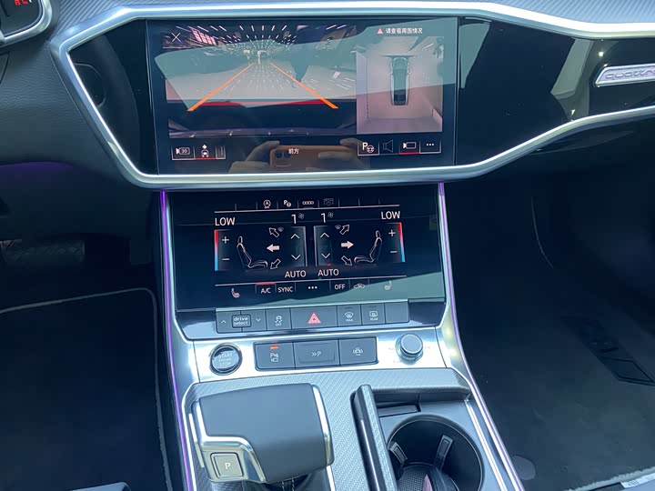 Фото 7 - Audi A7L