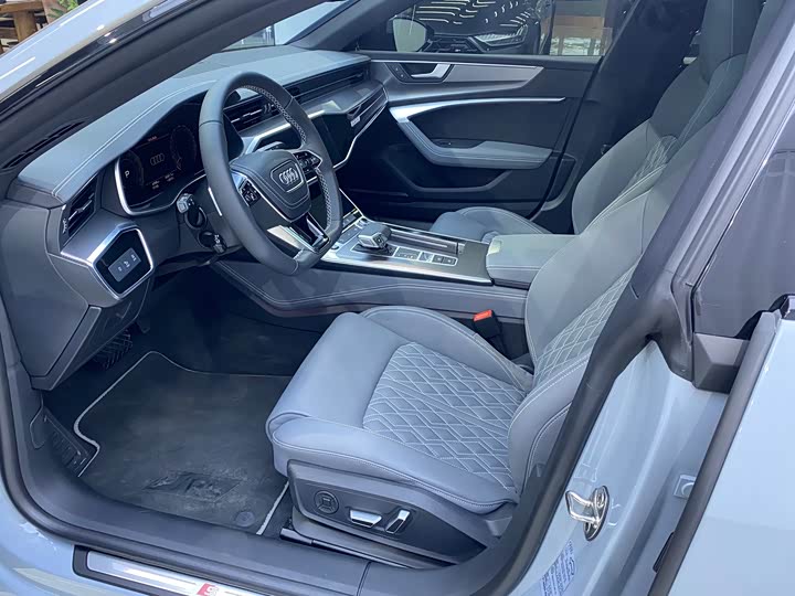 Фото 9 - Audi A7L