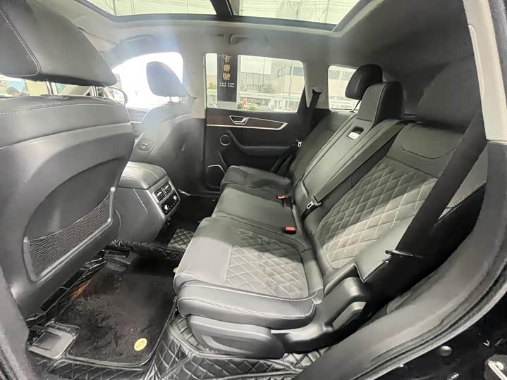 Hongqi HS7 2022 2022款 2.0T DCT两驱智联旗享版 五座