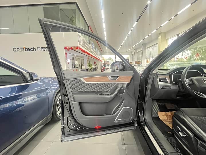Hongqi HS7 2022 2022款 2.0T DCT两驱智联旗享版 五座