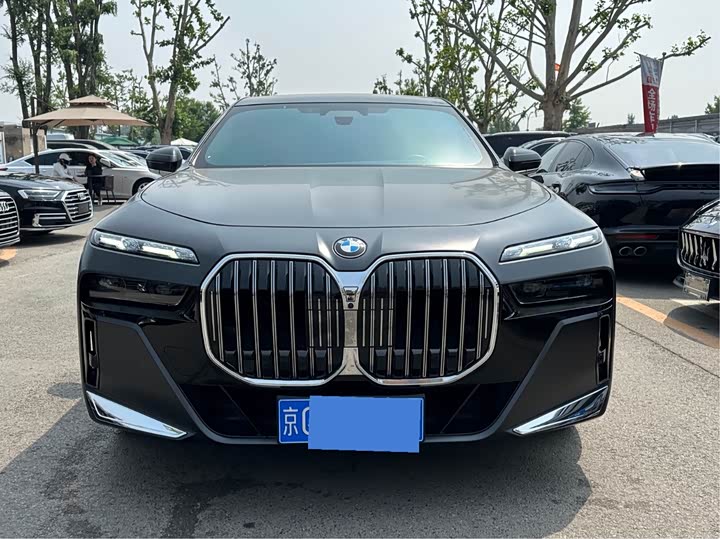 Фото 2 - BMW 7 Series