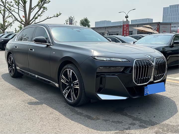Фото 3 - BMW 7 Series