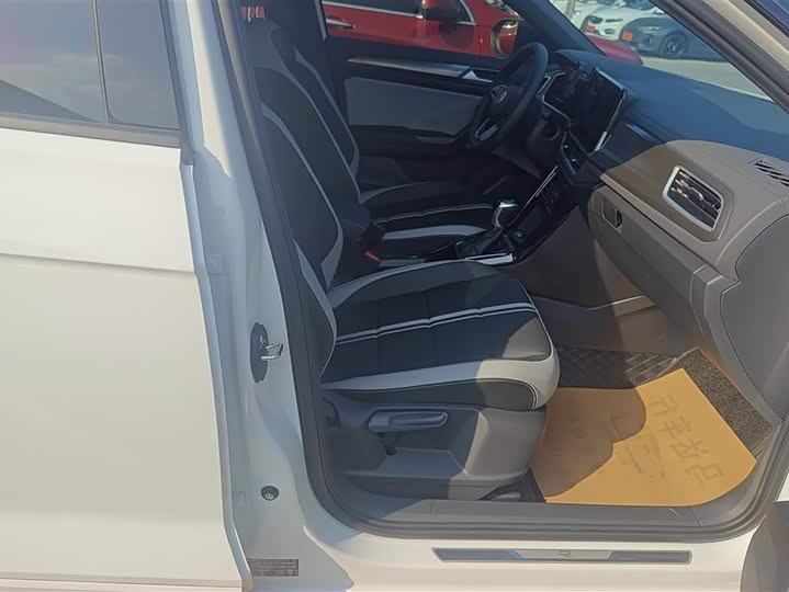Фото 8 - Volkswagen T-Roc