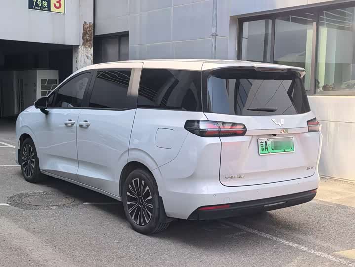 Wuling Starlight 730 Hybrid/EV 2025 2025款 插混 125km 豪华型