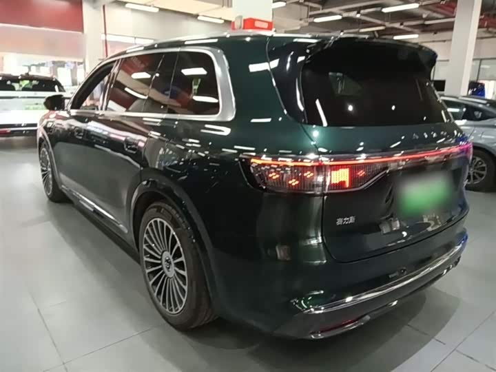 Aito M8 2025 2025款 增程 Ultra版 53.4kWh 6座版 (192线激光雷达）