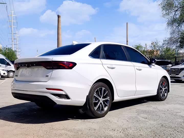 Фото 4 - Geely Emgrand
