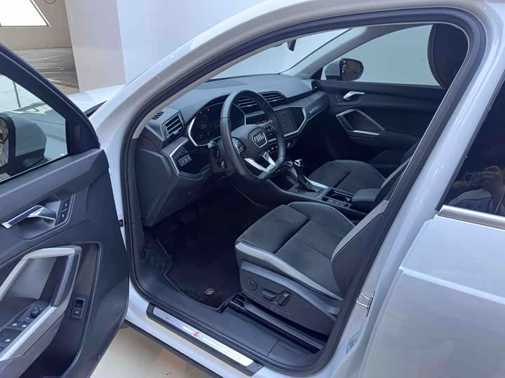 Фото 8 - Audi Q3