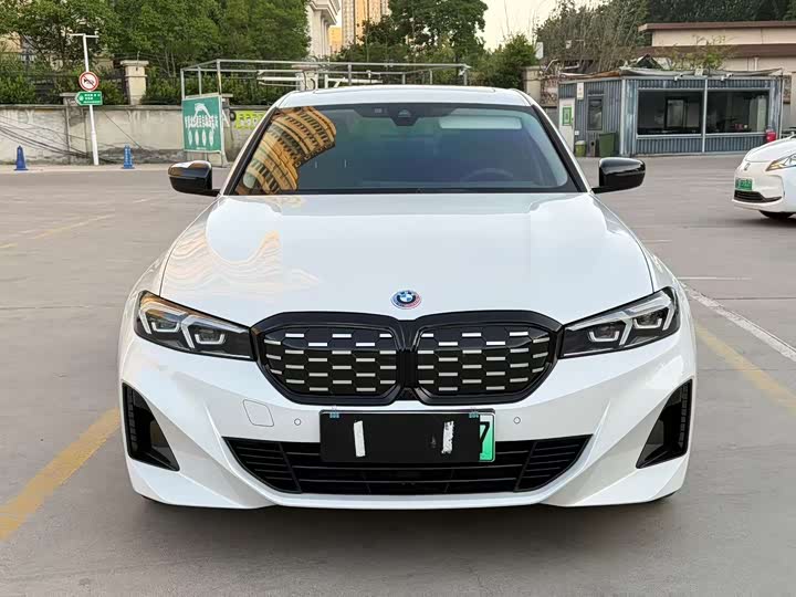 Фото 2 - BMW i3