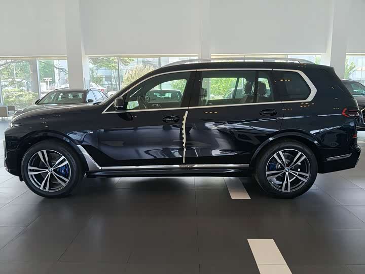 BMW X7 2024 2024款 xDrive40i 尊享型M运动套装