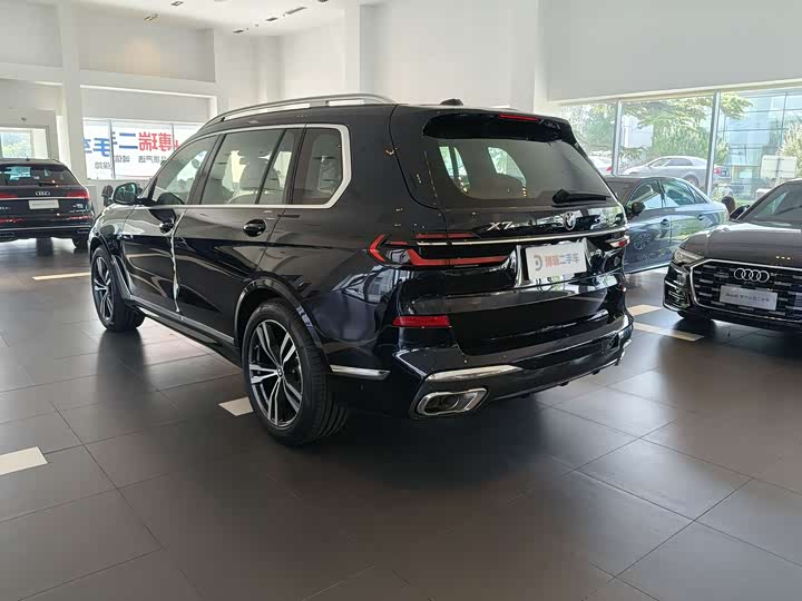 BMW X7 2024 2024款 xDrive40i 尊享型M运动套装