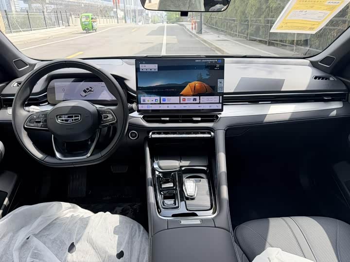 Фото 8 - Geely Preface
