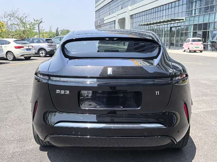 2025 Avatr 11