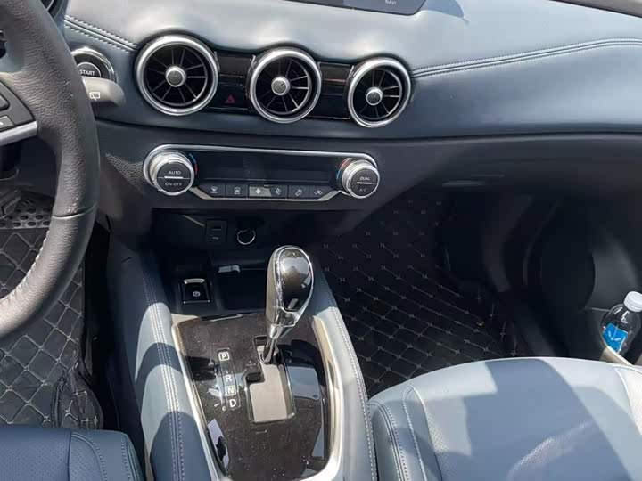 Nissan X-Trail 2025 2025款 荣誉 2.0L 两驱领先版