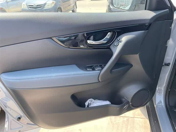 Nissan X-Trail 2025 2025款 荣誉 2.0L 两驱领先版