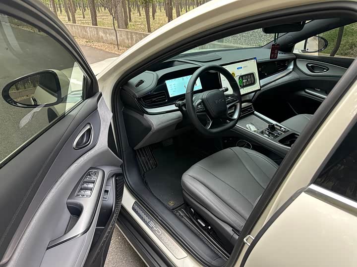 BYD Seal 07 DM-i Hybrid 2025 2025款 智驾版 DM-i 1.5L 125km 尊贵型
