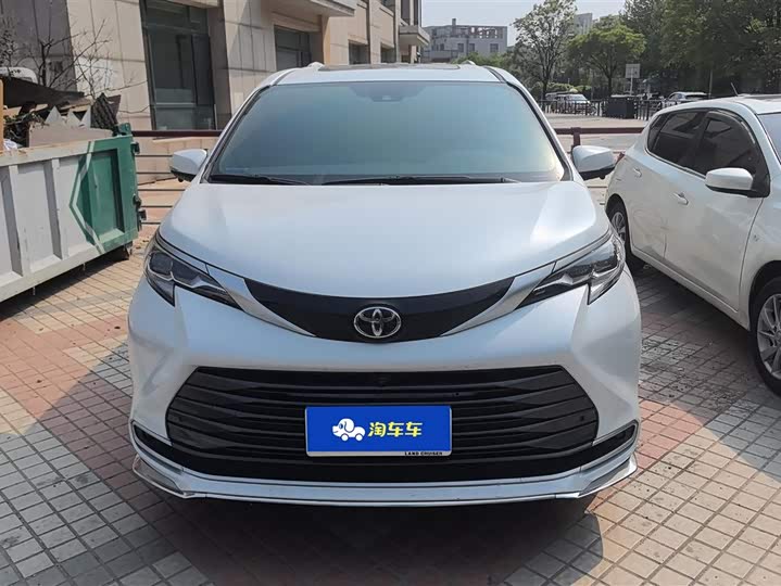 Toyota Sienna 2024 2024款 2.5L混动 四驱豪华版