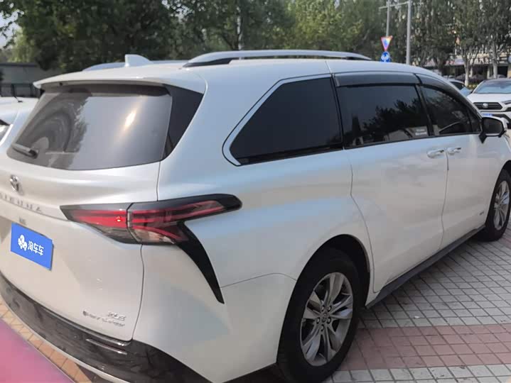 Toyota Sienna 2024 2024款 2.5L混动 四驱豪华版