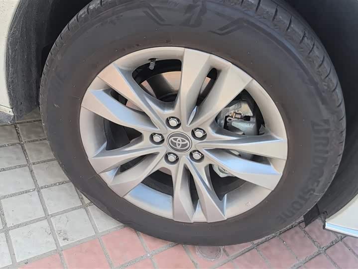 Toyota Sienna 2024 2024款 2.5L混动 四驱豪华版