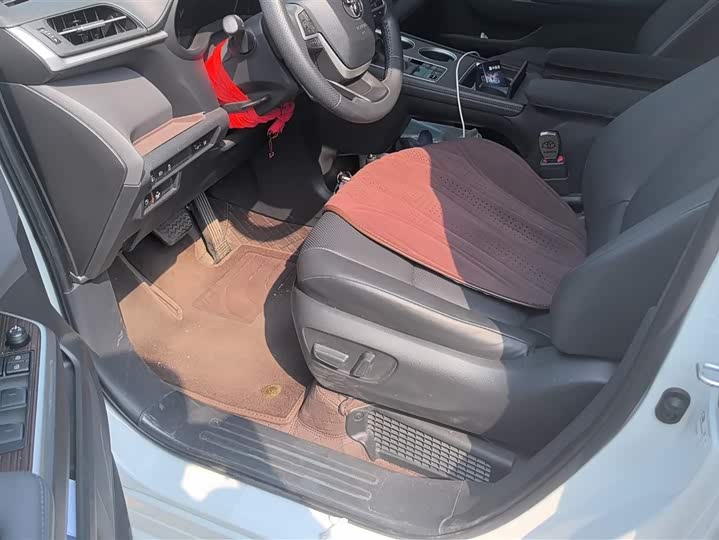 Toyota Sienna 2024 2024款 2.5L混动 四驱豪华版