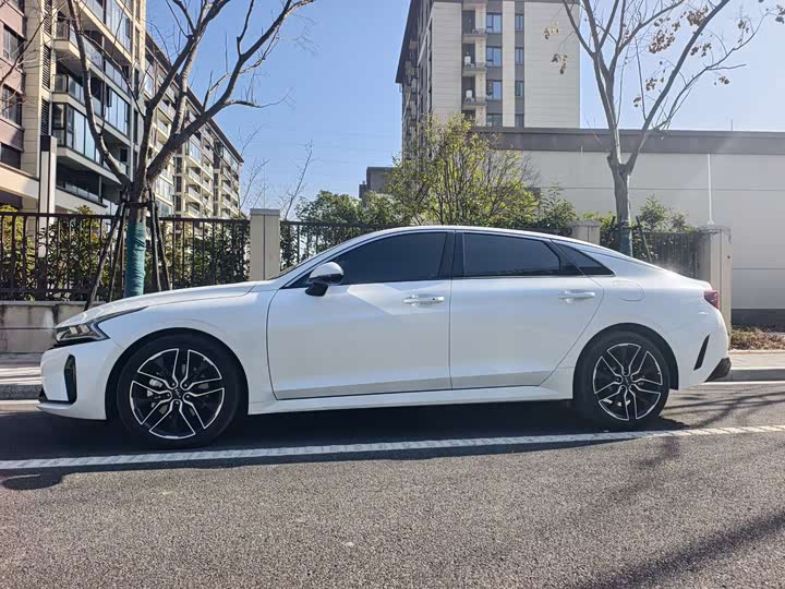 Фото 3 - Kia K5