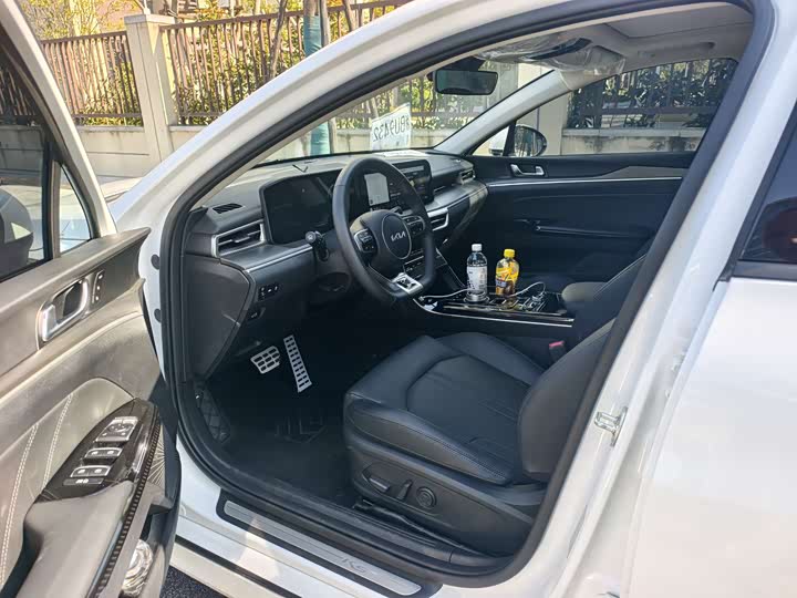 Фото 6 - Kia K5