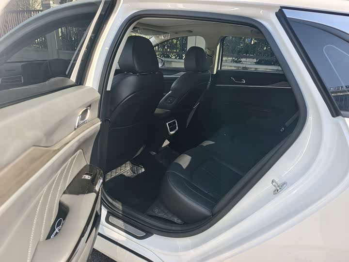 Фото 7 - Kia K5