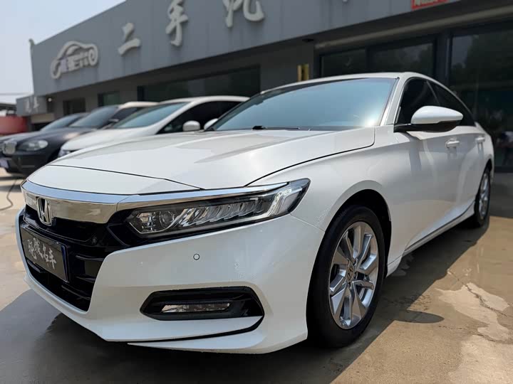 Фото 1 - Honda Accord