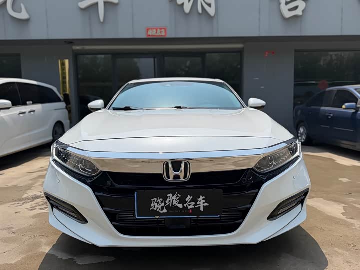 Фото 2 - Honda Accord