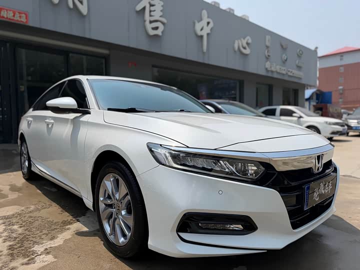 Фото 3 - Honda Accord