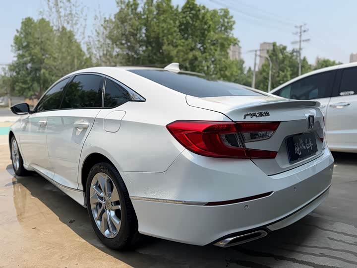 Фото 8 - Honda Accord