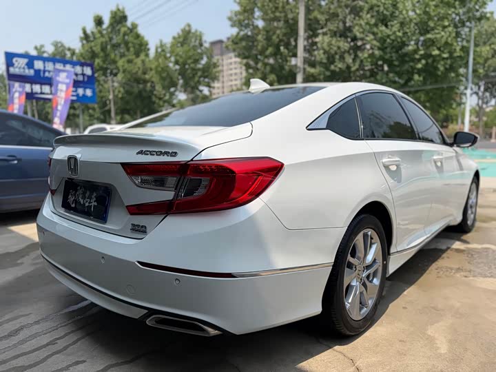 Фото 9 - Honda Accord