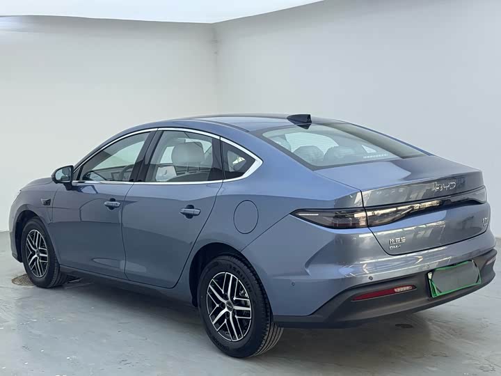 BYD Seal 05 DM-i Hybrid 2025 2025款 DM-i 智驾版 120KM旗舰型