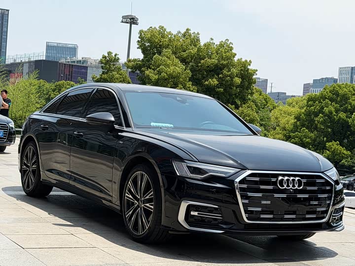Фото 2 - Audi A6L
