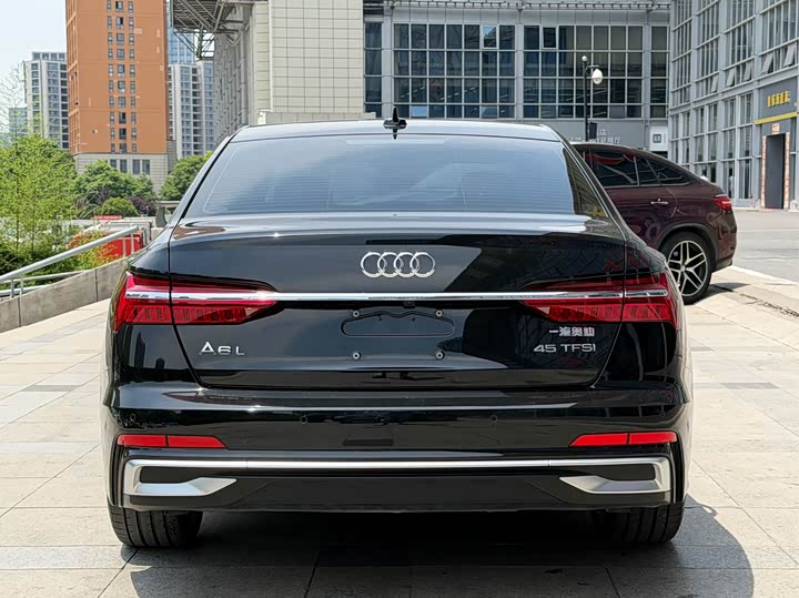 Фото 4 - Audi A6L