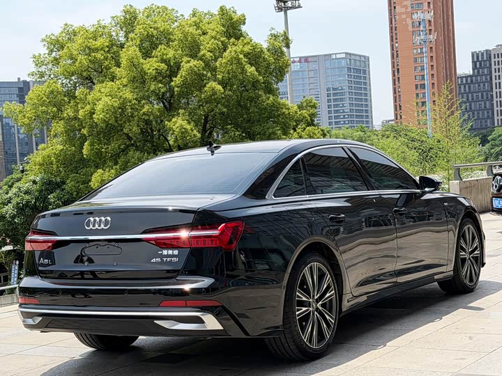 Фото 7 - Audi A6L