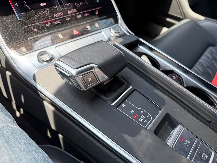 Фото 8 - Audi A6L
