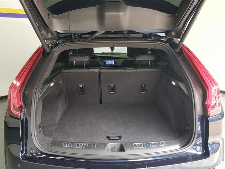 صورة 4 - Cadillac XT4