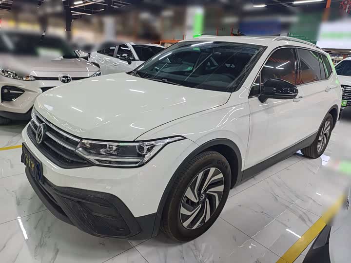 2025 Volkswagen Tiguan L Pro