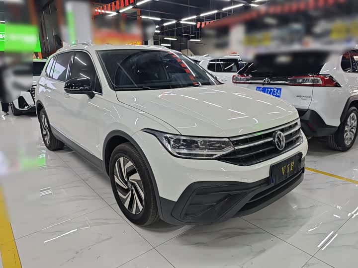 2025 Volkswagen Tiguan L Pro