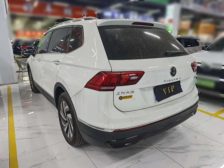 Volkswagen Tiguan L Pro 2025 2025款 出众款 300TSI 自动两驱龙腾版