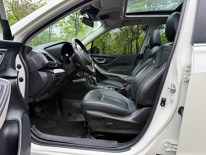 Фото 9 - Subaru Forester