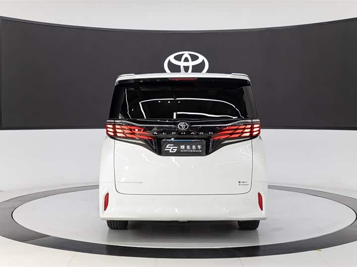 Photo 5 - Toyota Alphard