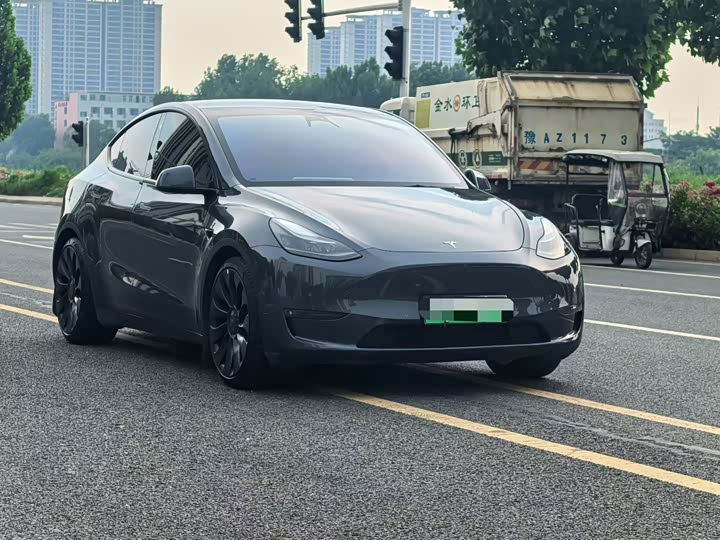 Фото 3 - Tesla Model Y