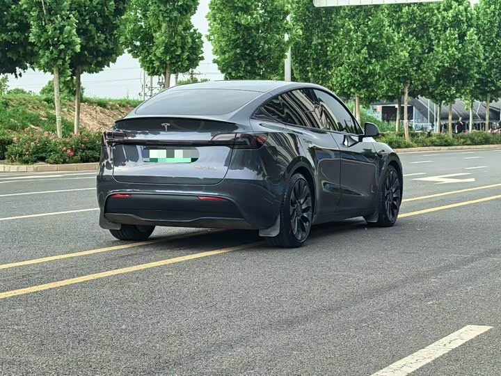 Фото 9 - Tesla Model Y