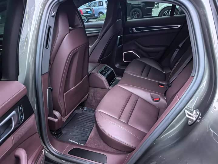 Porsche Panamera Hybrid 2023 2023款 改款 Panamera 4 E-Hybrid 铂金版 2.9T