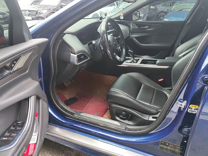 Фото 6 - Jaguar XE L